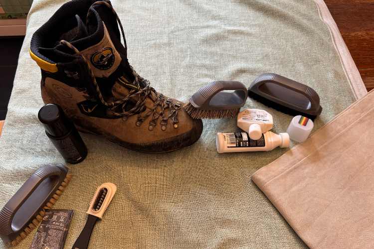 Shoe cleaning machine